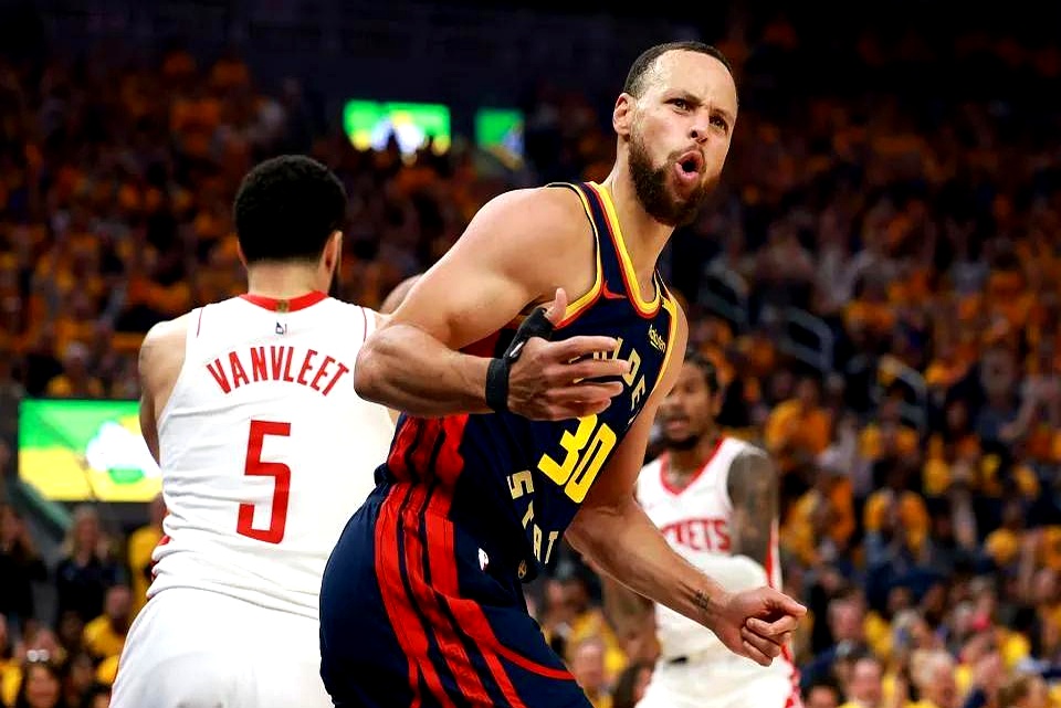 爱游戏下载-库里连续五场比赛得分超过领先优势明显,美国队不断突破!观众掌声雷动的简单介绍