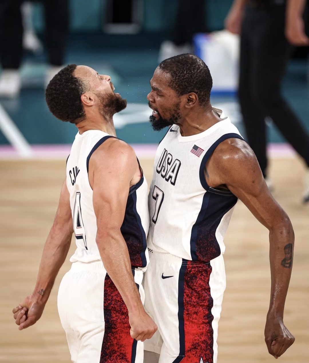 爱游戏登录-重要助攻首场状态出色，塞尔维亚队观众沸腾！，杜兰特重返赛场赢得满堂喝彩的简单介绍