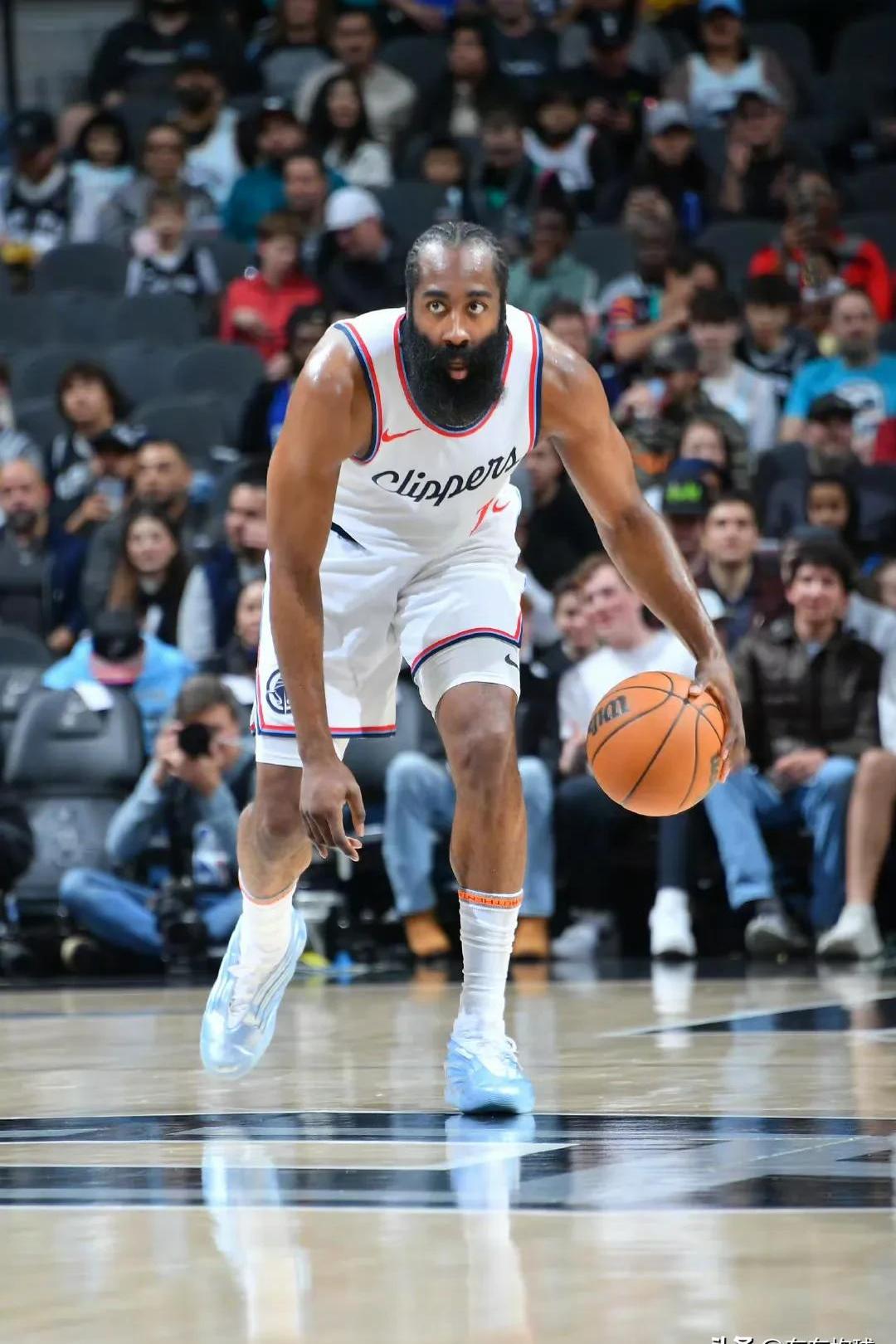 爱游戏app-里尔转会期外线爆发，志在NBA季后赛名次提升，底气十足，控场能力受关注的简单介绍